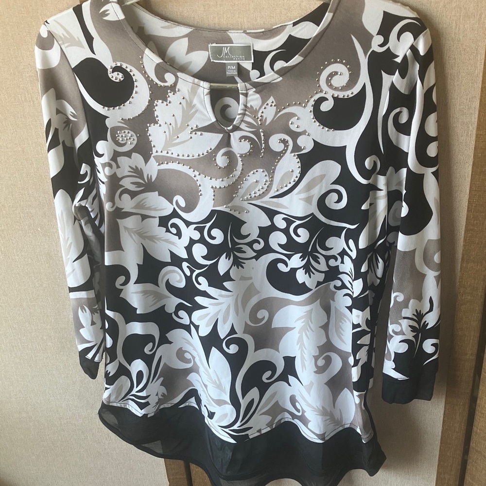 FINAL MARKDOWN JM Collection Black, White, and Gray Floral Blouse petite medium